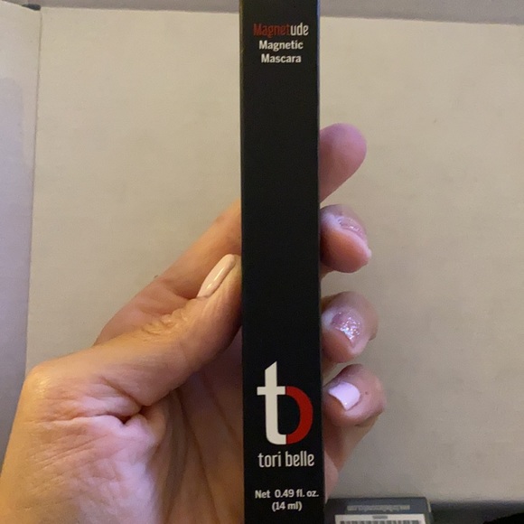 Tori Belle Magnetic Magnetude Mascara - Picture 2 of 3